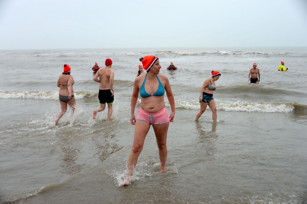 ../Images/Nieuwjaarsduik Noordwijk 2020 121.jpg